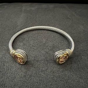 Brand new adjustable cable bracelet with topaz stone